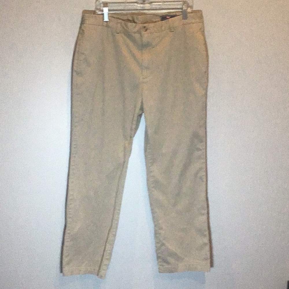 Vineyard Vines men’s kaki pants